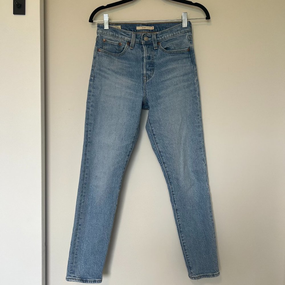 Levi's Wedgie Jeans | Premium Denim | Straight Leg | Light Wash | Size 24